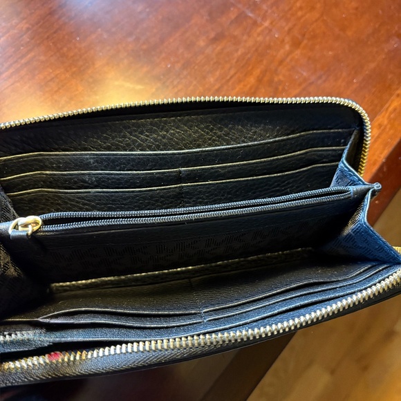 Michael Kors Zip Around Fulton Wallet - Picture 4 of 6